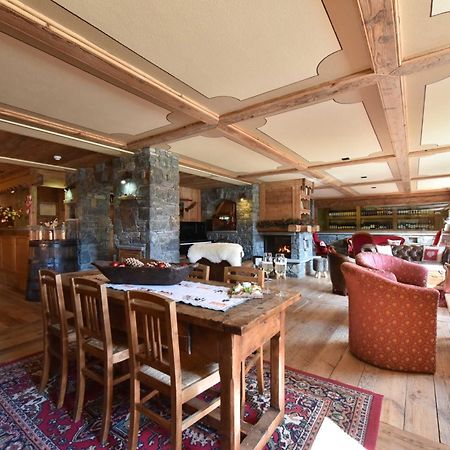 Hotel La Rouja Champoluc Exterior photo