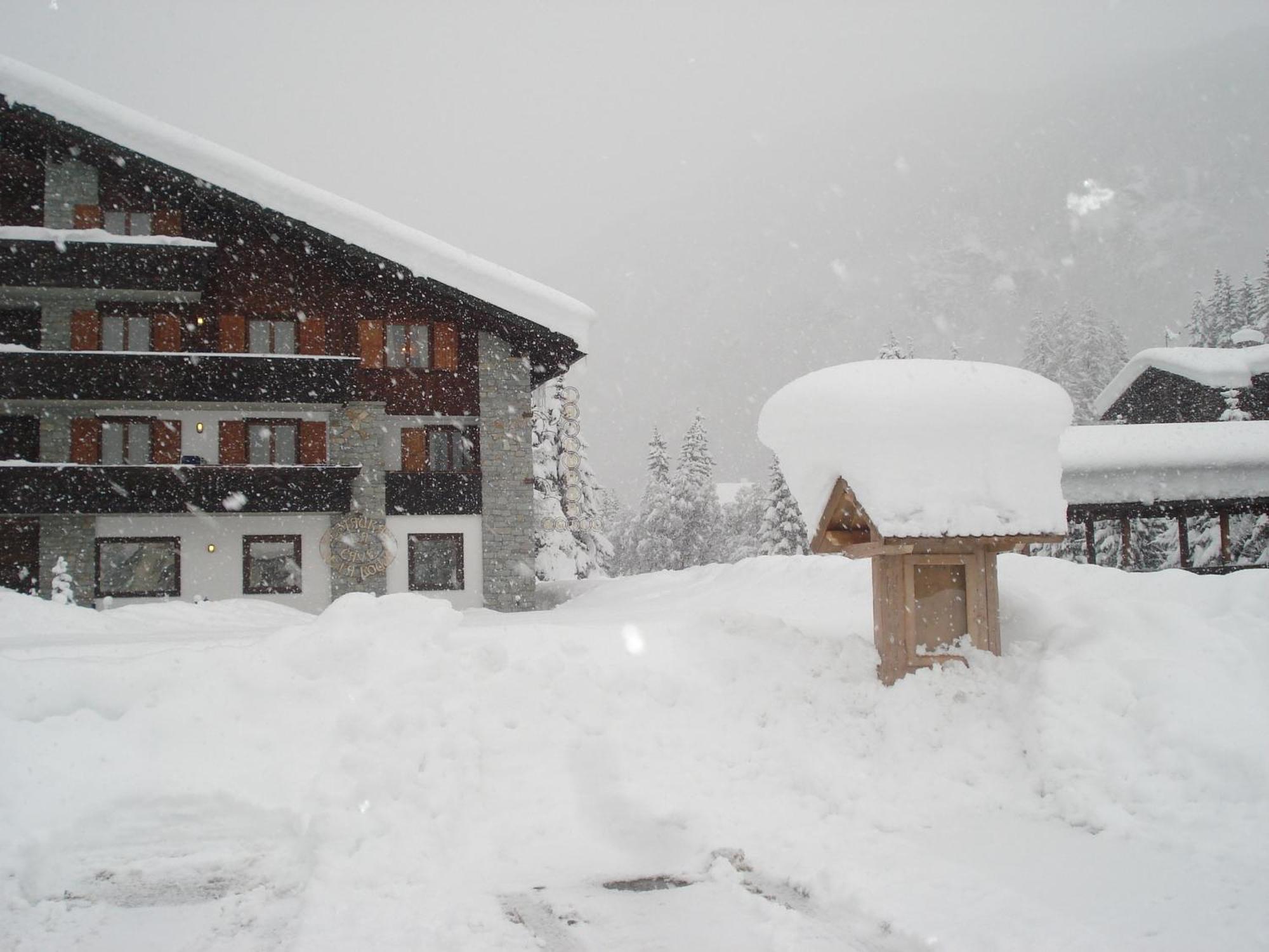Hotel La Rouja Champoluc Exterior photo