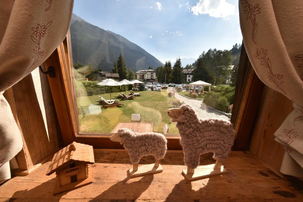 Hotel La Rouja Champoluc Exterior photo