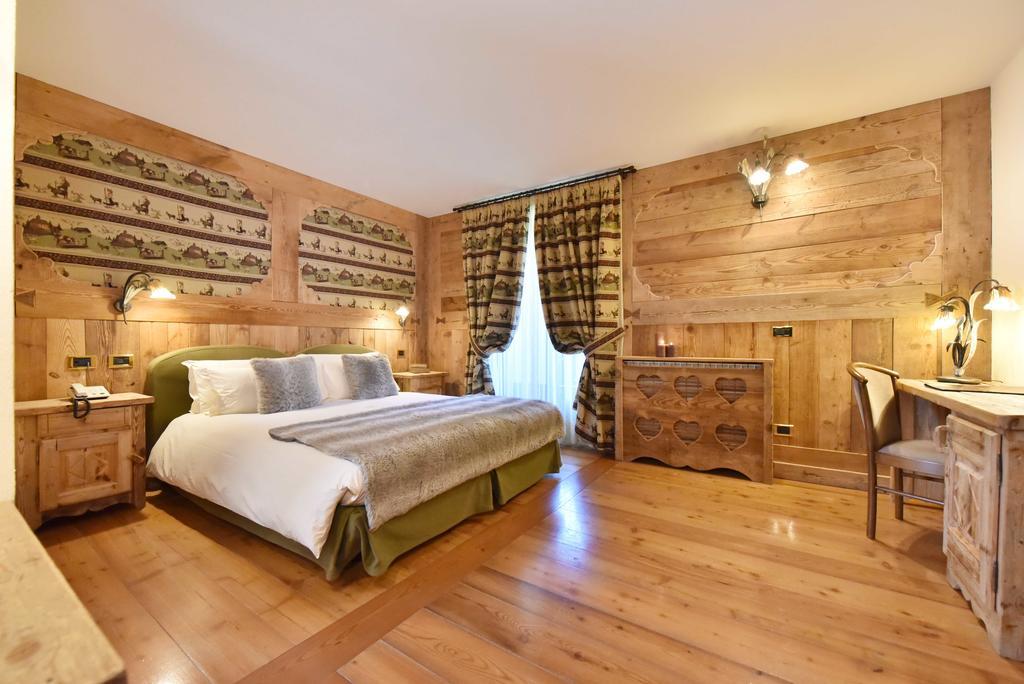 Hotel La Rouja Champoluc Exterior photo